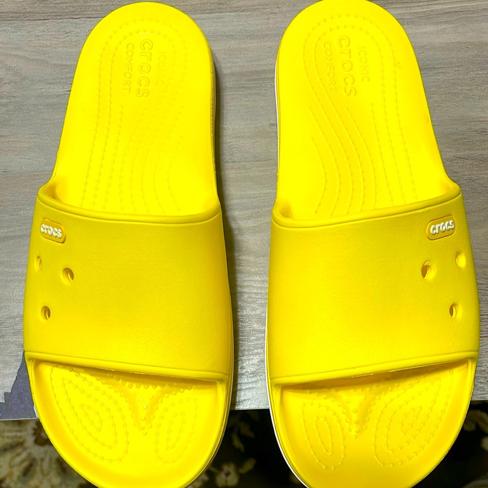 NWOT Crocs